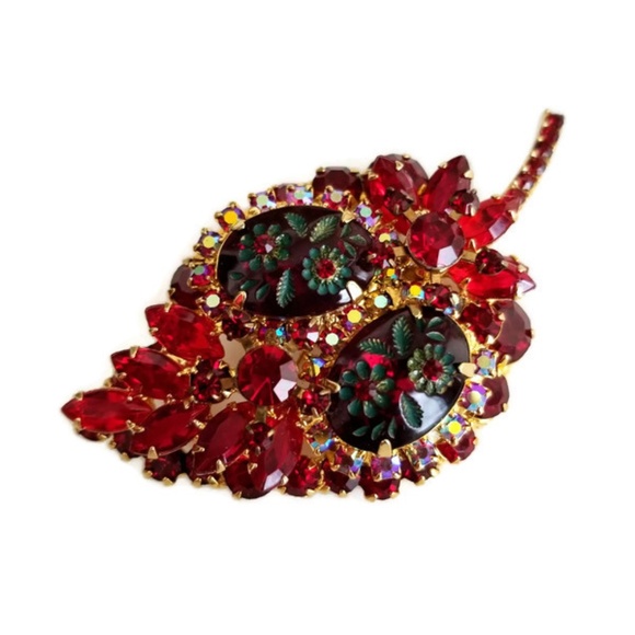 Juliana Jewelry - Vtg D&E Juliana Etched Flower Rhinestone Brooch